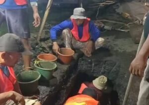 Tim Teknis Perumda Tirta Mulia Pemalang Atasi Kebocoran Pipa di Silarang Surajaya