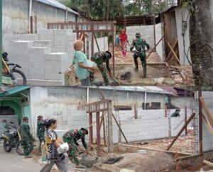 Emak-emak di Watukumpul, Bantu Satgas TMMD Kodim Pemalang