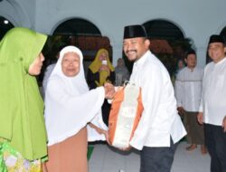 Bupati Anom Terkesima oleh Antusiasme Tarawih di Ampelgading