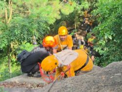 Reaktivasi Jalur, Bupati Pemalang Jajal Panjat Tebing Bukit Mendelem