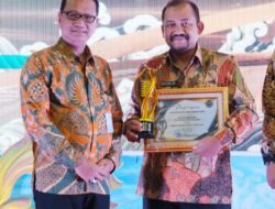 Bupati Pemalang Sabet Penghargaan Kepala Daerah Peduli Penyiaran KPID Jawa Tengah 2025