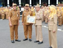 Bupati Anom Serahkan Penghargaan KPID dan ITMW, Tekankan Semangat Kolaborasi ASN Pemalang