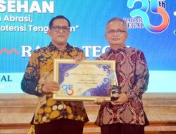 Berkat Capaian Pembangunan, Bupati Pemalang Raih Penghargaan Adhikarya Bhakti Praja Utama dari Radar Tegal