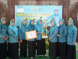 Edukasi Hukum Lewat Permainan, PKK Warungpring Raih Juara 1 Lomba Ular Tangga Kadarkum