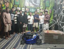 Prihatin Kondisi Lapangan, Perantau Sukses Jakarta Hibahkan Mesin Potong Rumput untuk Mejagong FC