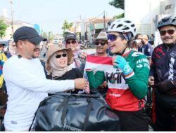 Bupati Pemalang Anom Widiantoro Lepas Rombongan Gowes Lintas Negara Asal Iran
