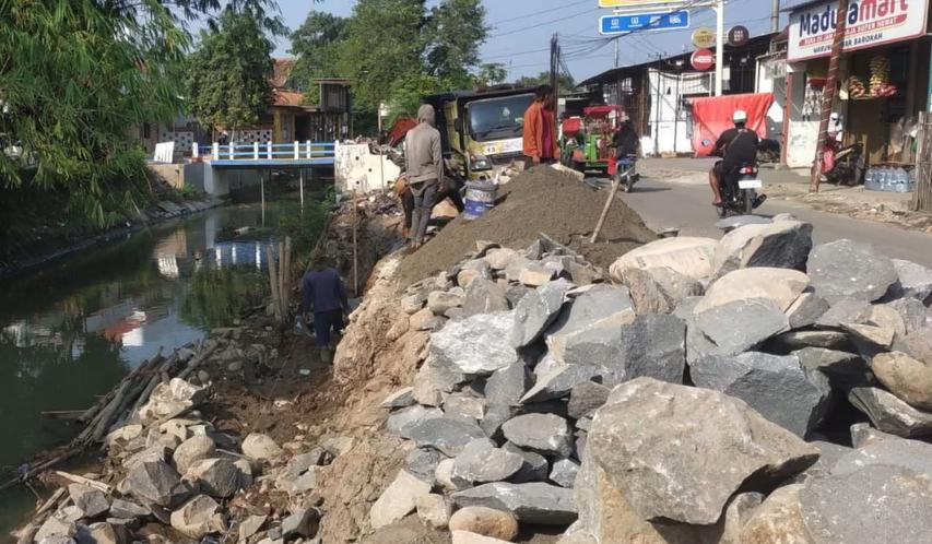 Ada Proyek Jalan Iser–Kendalsari, Pengendara di Pemalang Diimbau Hati-Hati