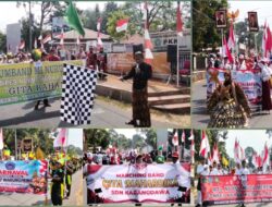 Semarak HUT RI ke-81: Tampil Gagah Berpakaian Adat, Camat Agus Syarif Lepas Karnaval Kecamatan Warungpring