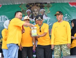 Plt Bupati Nurkholes Lepas Ratusan Warga Ulujami dalam Jalan Sehat Hari Santri 2026